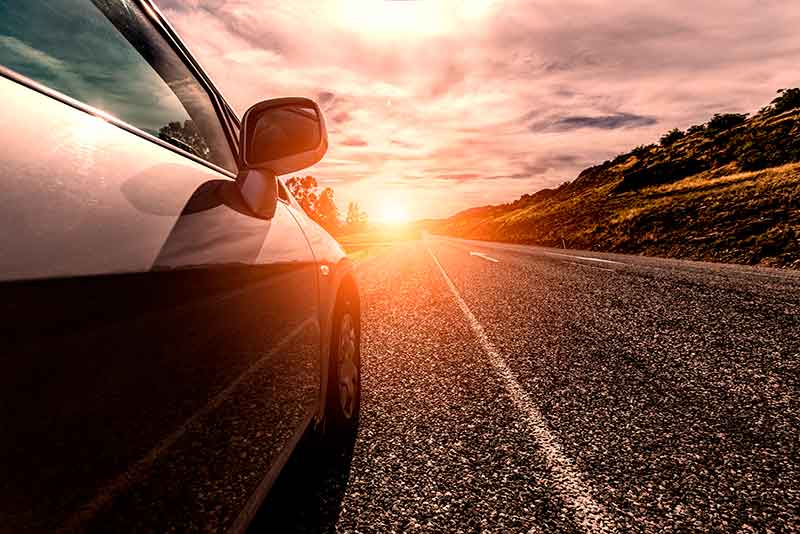 Geconnecteerde en zelfsturende auto’s: ook op de weg worden we slimmer Geconnecteerde en zelfsturende auto’s: ook op de weg worden we slimmer